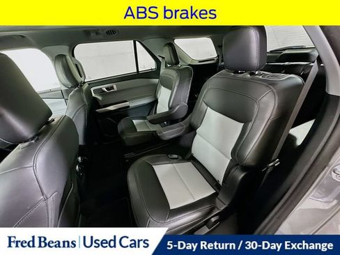 Used 2024 Ford Explorer XLT w/ Equipment Group 202A AWD/4WD image 32