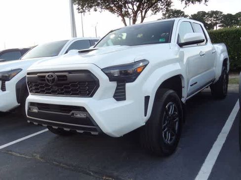 Used 2025 Toyota Tacoma TRD Sport AWD/4WD image 1