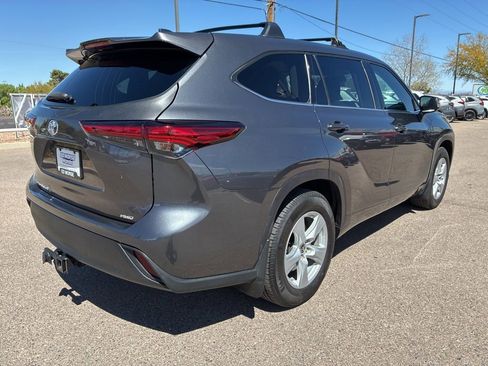 Used 2021 Toyota Highlander L image 5