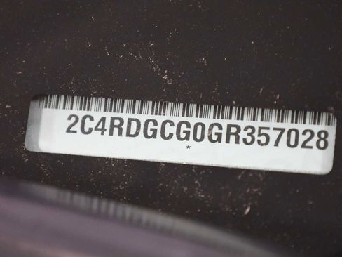 Used 2016 Dodge Grand Caravan SXT image 39