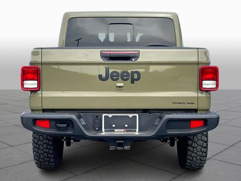 Used 2025 Jeep Gladiator Sport image 5