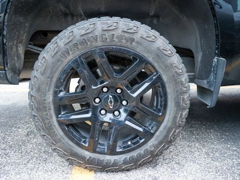 Used 2024 Chevrolet Silverado 1500 LT Trail Boss w/ Convenience Package II image 16