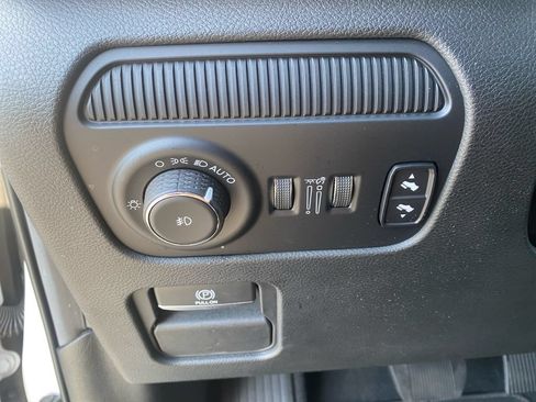 Used 2023 Jeep Wagoneer 2WD image 24