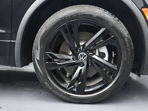 Used 2023 Volkswagen Tiguan SE R-Line FWD image 9