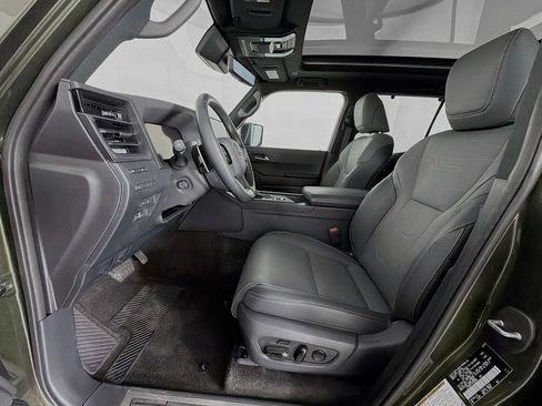 Used 2025 Lexus GX 550 w/ Accessory Package (2T) AWD/4WD image 12