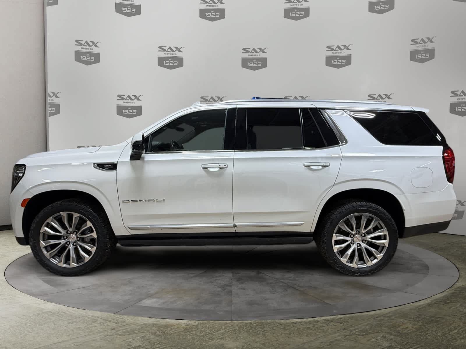 Used 2021 GMC Yukon Denali w/ Denali Premium Package AWD/4WD image 2
