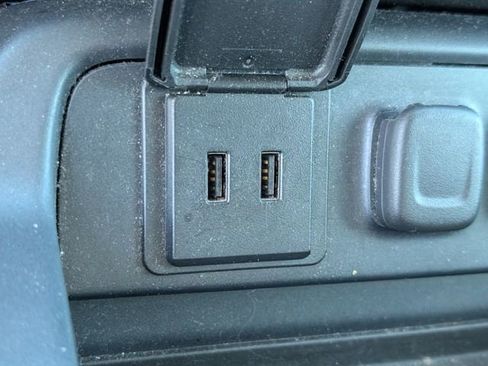 Used 2016 GMC Sierra 1500 Denali w/ Enhanced Driver Alert Package AWD/4WD image 18