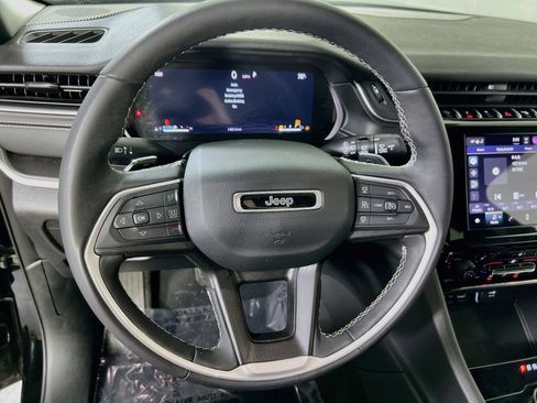 Used 2023 Jeep Grand Cherokee L Laredo AWD/4WD image 10