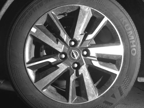 Used 2025 Nissan Versa SV image 12