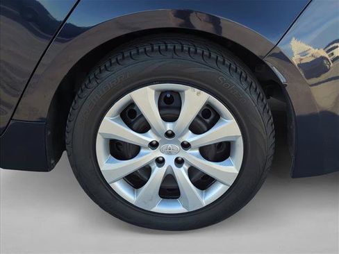 Used 2022 Toyota Corolla LE image 6