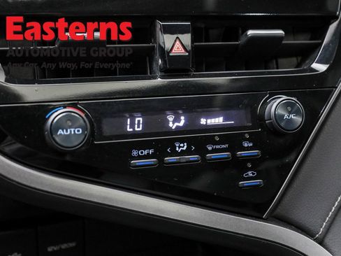 Used 2021 Toyota Camry SE w/ Cold Weather Package image 19