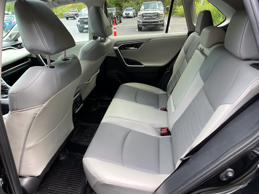 Used 2020 Toyota RAV4 Limited AWD/4WD image 25