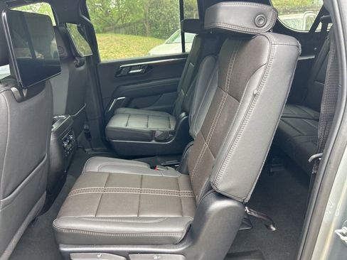 Used 2025 Chevrolet Suburban High Country AWD/4WD image 14