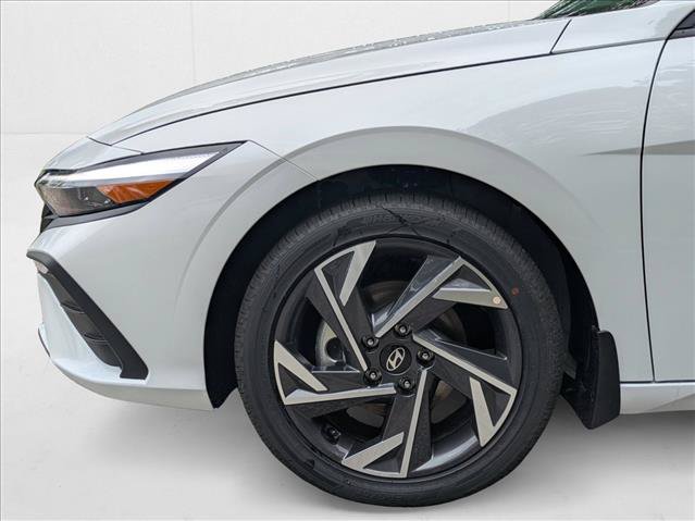 New 2025 Hyundai Elantra SEL FWD image 19