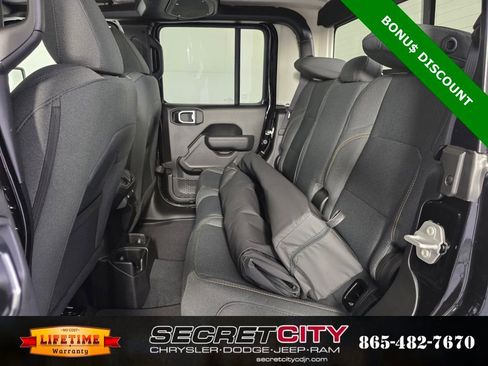 New 2025 Jeep Gladiator Sport image 26