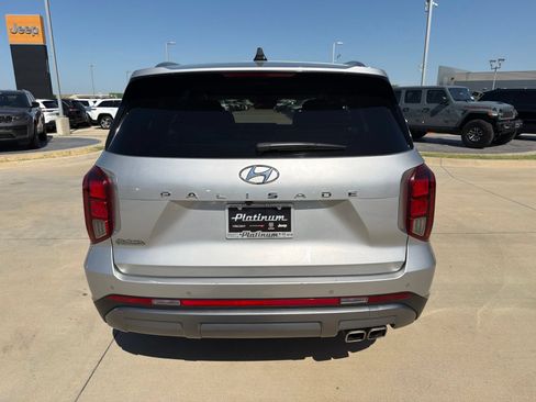 Used 2024 Hyundai Palisade SEL FWD image 4