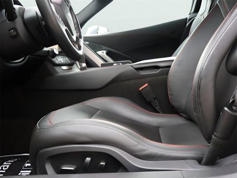 Used 2016 Chevrolet Corvette Z06 w/ 3LZ Preferred Equipment Group image 38