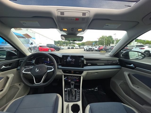 Used 2025 Volkswagen Jetta SE FWD image 14