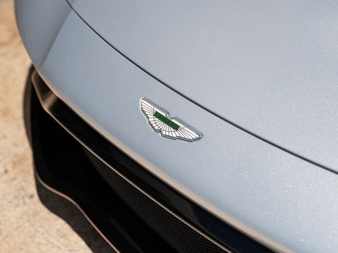 Used 2019 Aston Martin V8 Vantage Coupe RWD image 23
