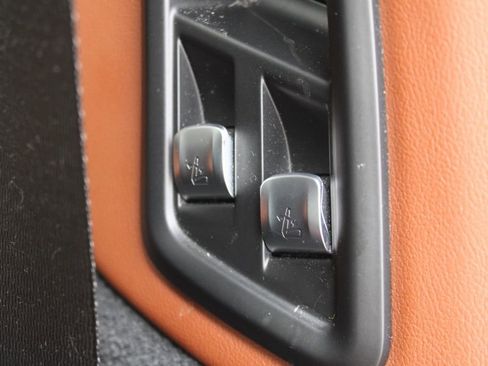 Used 2023 BMW X7 xDrive40i w/ Executive Package image 46