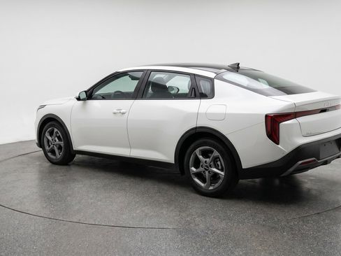 Used 2025 Kia K4 LXS FWD image 6