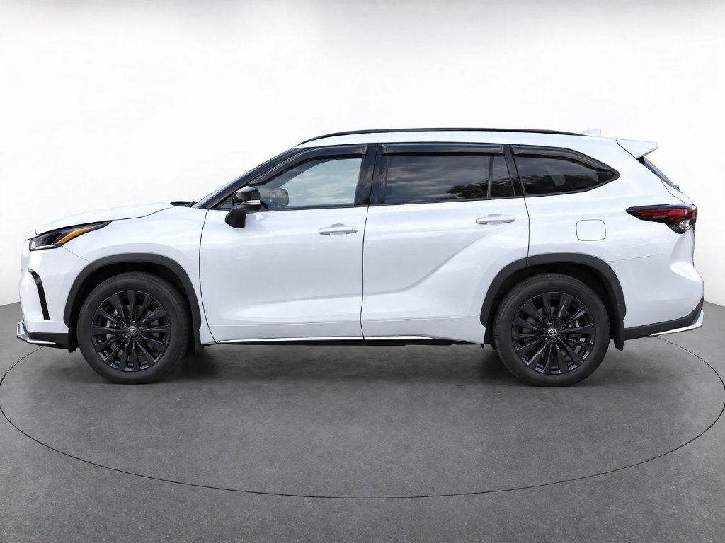 Used 2024 Toyota Highlander XSE AWD/4WD image 2