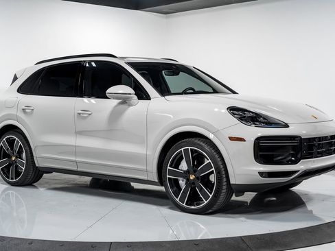 Used 2022 Porsche Cayenne Turbo AWD/4WD image 44