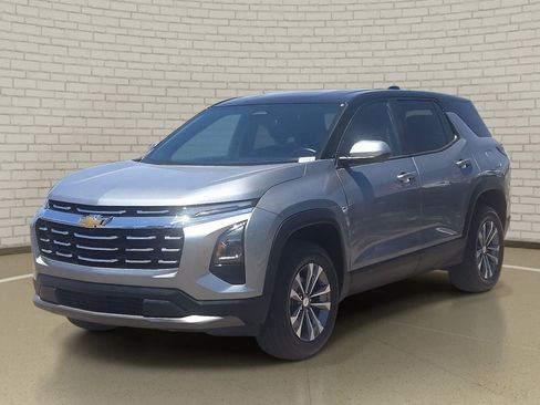 Used 2026 Chevrolet Equinox LT w/ Convenience Package II FWD image 1