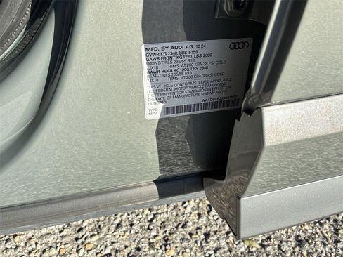 Used 2025 Audi Q3 2.0T Premium image 38