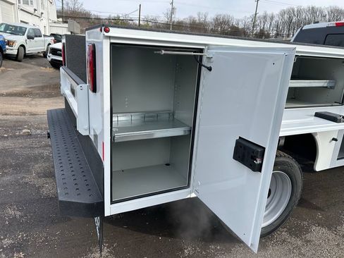 New 2026 Ford F550 4x4 Crew Cab image 7