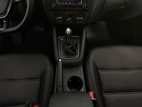 Used 2017 Volkswagen Jetta SE image 44