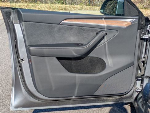 Used 2025 Tesla Model Y Long Range image 17