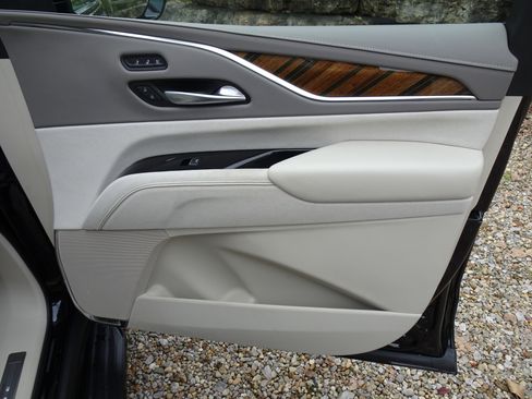 Used 2023 Cadillac Escalade Sport Platinum image 25