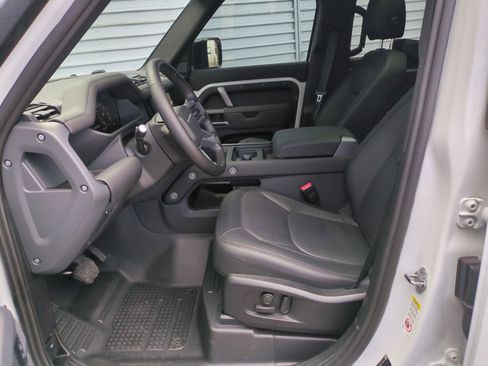 Used 2024 Land Rover Defender 110 X-Dynamic SE image 23