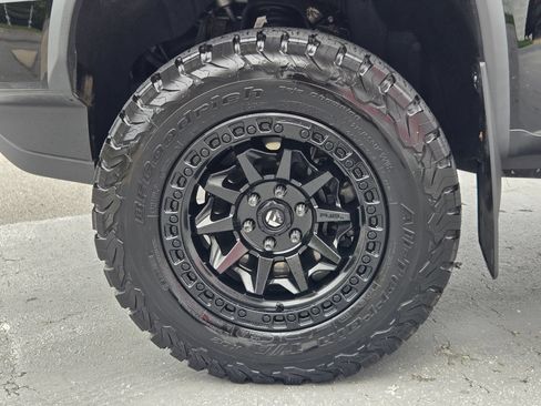 Used 2022 Chevrolet Colorado ZR2 AWD/4WD image 17