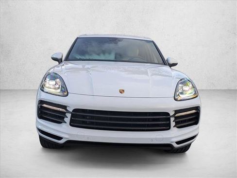 Used 2023 Porsche Cayenne Platinum Edition image 2