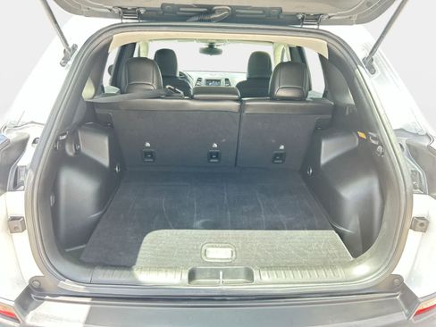 Used 2021 Jeep Cherokee Latitude Plus FWD image 9