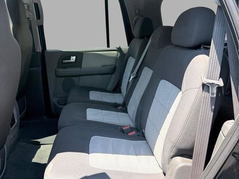 Used 2005 Ford Expedition XLT AWD/4WD image 25
