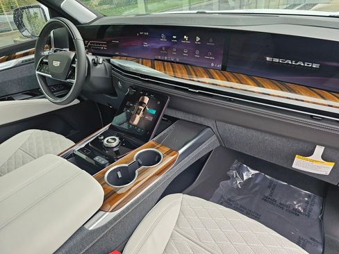 New 2026 Cadillac Escalade Platinum Sport AWD/4WD image 10