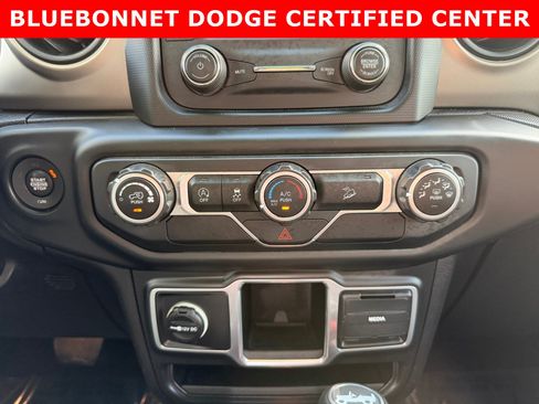 Used 2018 Jeep Wrangler Sport AWD/4WD image 17