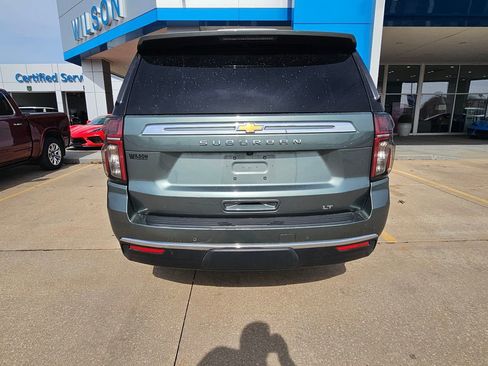 Used 2024 Chevrolet Suburban LT w/ Luxury Package image 5