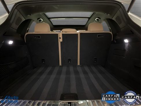 Used 2022 Porsche Cayenne w/ Premium Package image 82