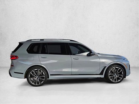 Used 2025 BMW X7 M60i image 4