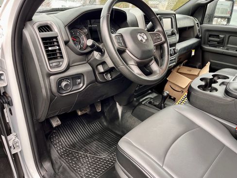 Used 2024 RAM 5500 Tradesman w/ Chrome Appearance Group image 15