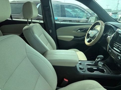 Used 2023 Chevrolet Traverse LS FWD image 10