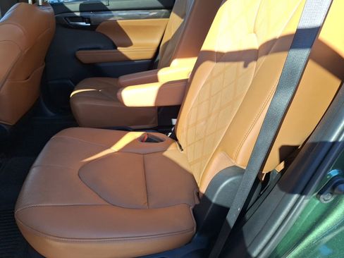 Used 2023 Toyota Highlander Platinum image 34