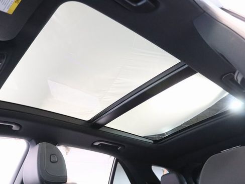 Used 2024 Mercedes-Benz GLE 450 4MATIC w/ AMG Line Exterior image 11