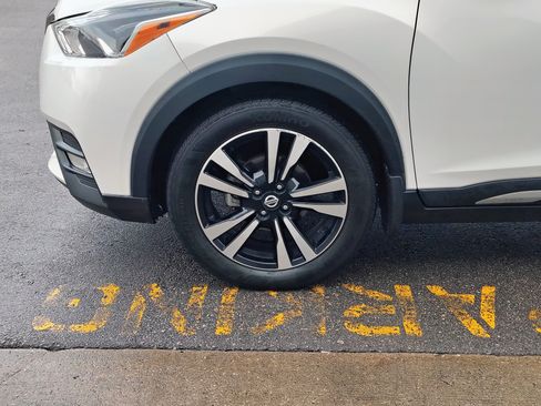 Used 2020 Nissan Kicks SR w/ SR Premium Package image 8