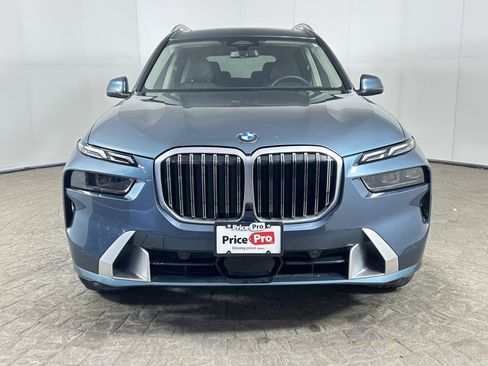 Used 2024 BMW X7 xDrive40i w/ Premium Package image 2