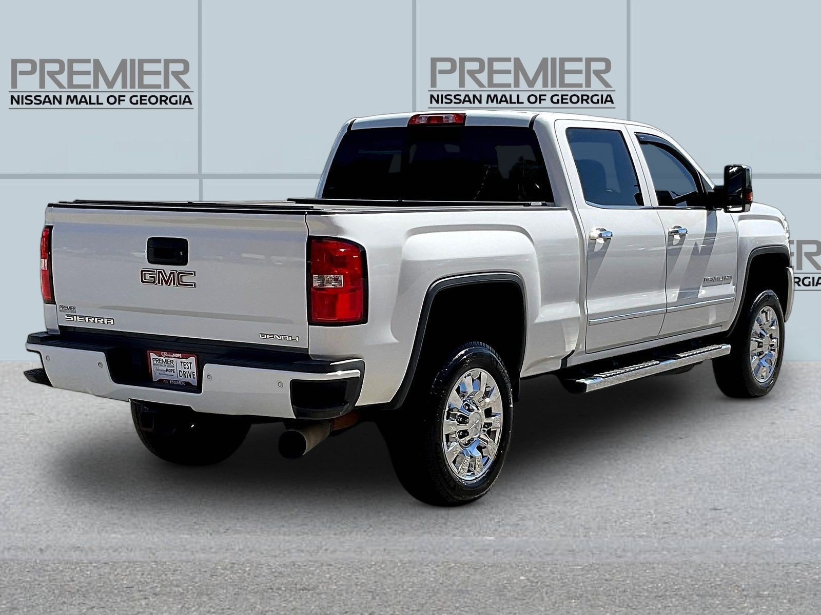 Used 2018 GMC Sierra 2500 Denali w/ Duramax Plus Package AWD/4WD image 7